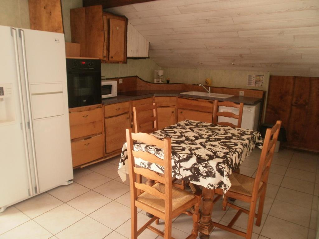 Hotel Restaurant Lancheton Saint-Julien-Mont-Denis Room photo